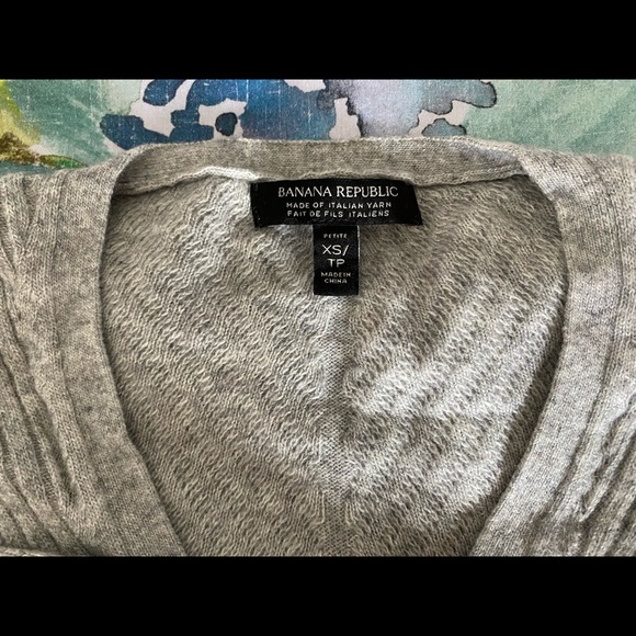 Banana Republic italian yarn grey v-neck sweater - Picture 2 of 3